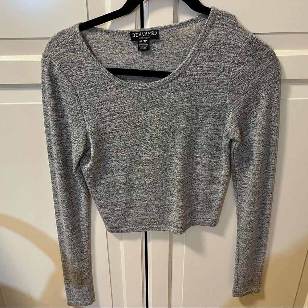 very comfy grey long sleeve top